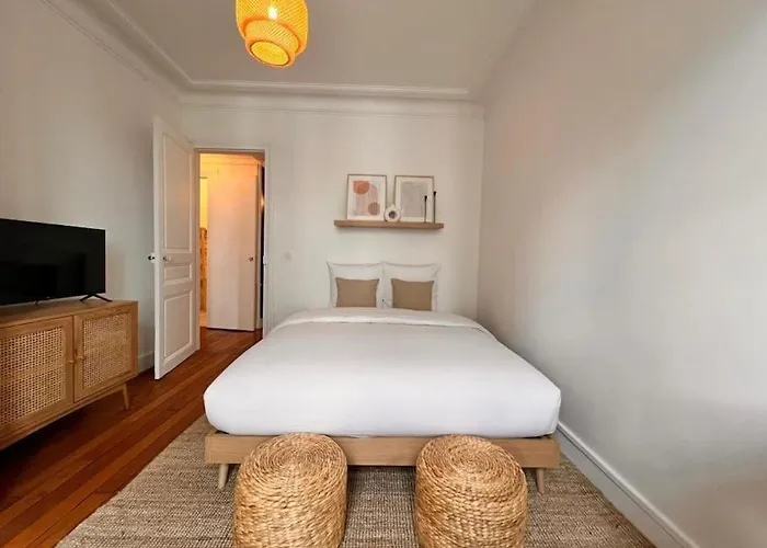 1 Bedroom # 14 # Alesia *